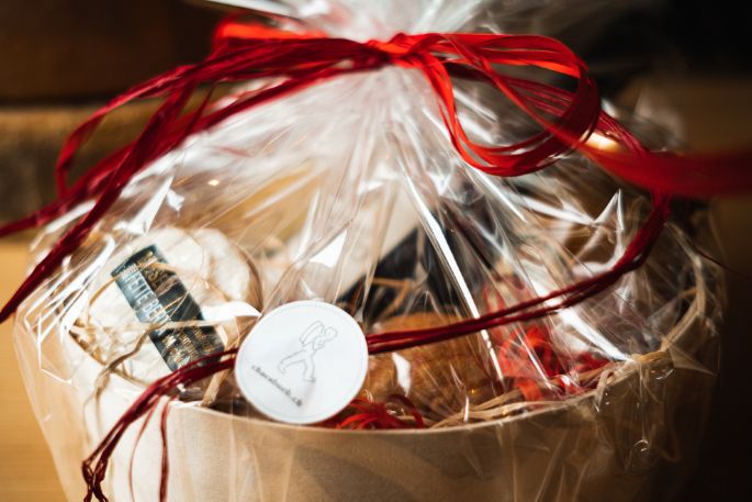 Die Geschenkbox vom Chäsbueb kann selbst zusammengestellt werden und bietet Platz für Käse und passende Zusatzprodukte.
