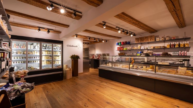 Der Chäsbueb bringt die Käsetradition zurück in die Altstadt in Aarau. Das neue Käsezentrum befindet sich am Graben 28, direkt beim Märit.