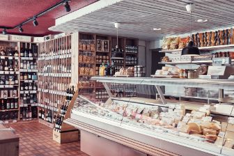 Wer etwas auf seinen Käse &amp; Wein hält, kauft im Chäsbueb Zollikon ein.