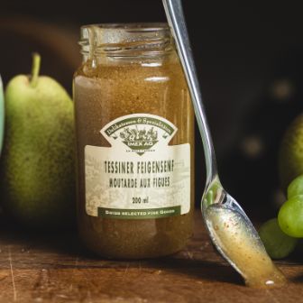 Der Tessiner Feigensenf ist ein Klassiker und eine perfekte Kombination zu Käse. Von mild bis scharf sind die Sorten erhältlich im Chäsbueb.