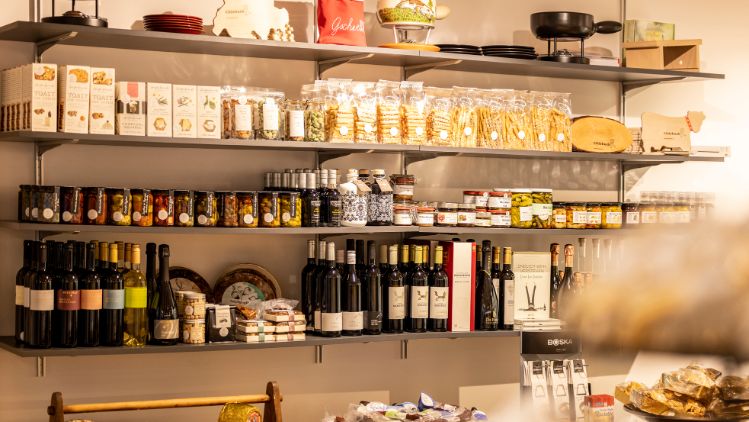 Das charmante Käsefachgeschäft überzeugt nicht nur mit einem harmonischen Ambiente sondern mit seinen ambitionierten Chäsmeitschi.