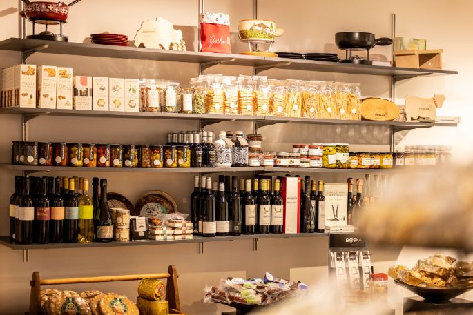 Das charmante Käsefachgeschäft überzeugt nicht nur mit einem harmonischen Ambiente sondern mit seinen ambitionierten Chäsmeitschi.